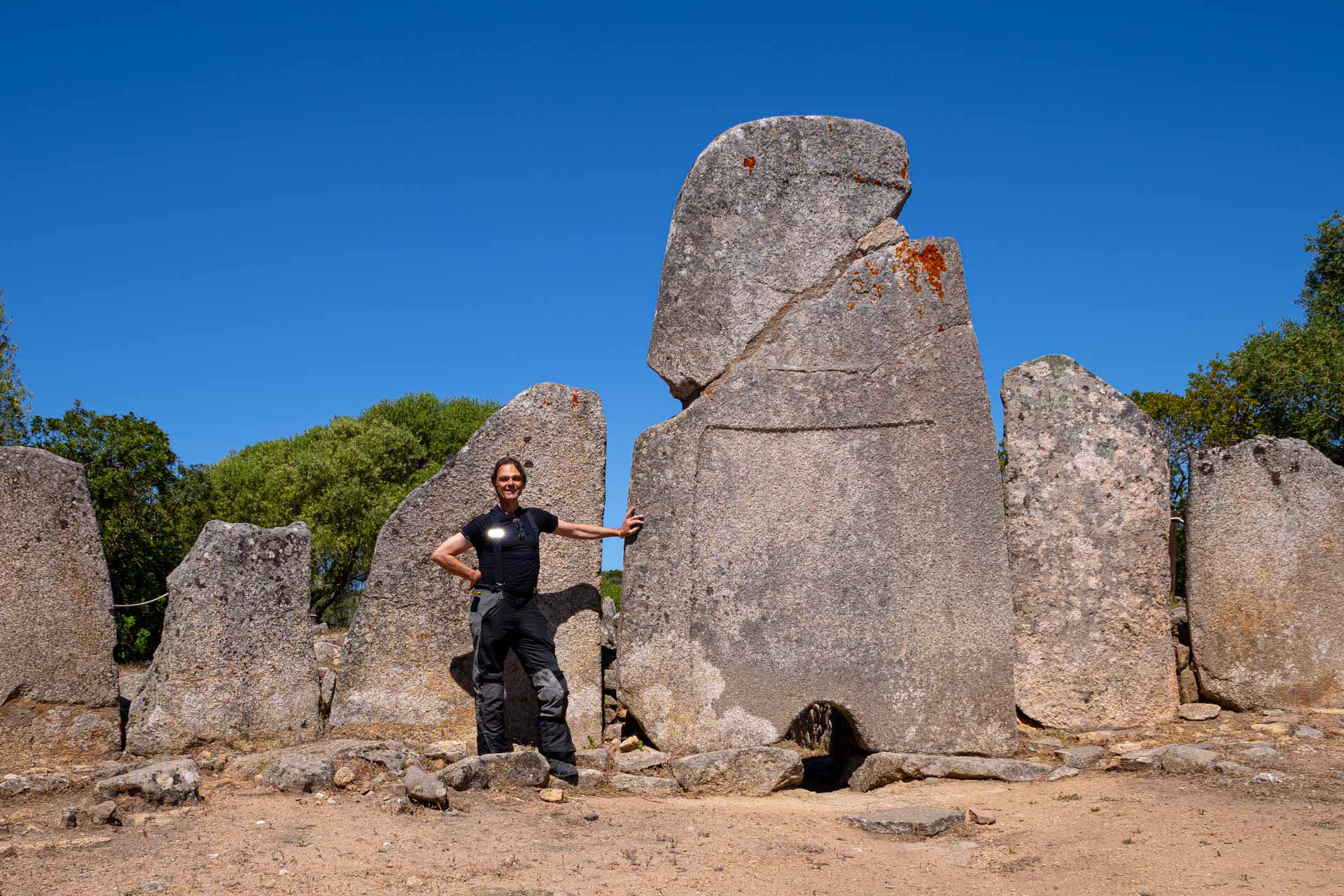 Tomba dei Giganti di Li Lolghi, Größenvergleich