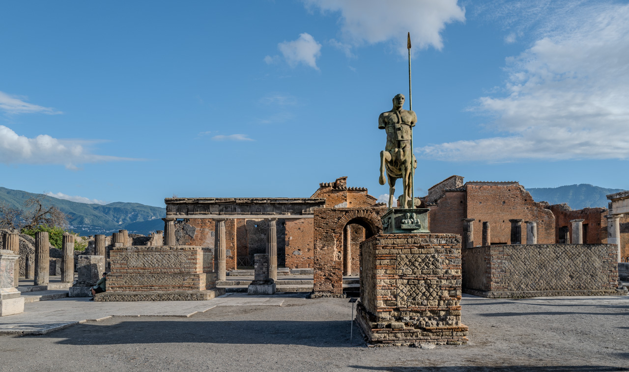 Centauro, Foro Civile