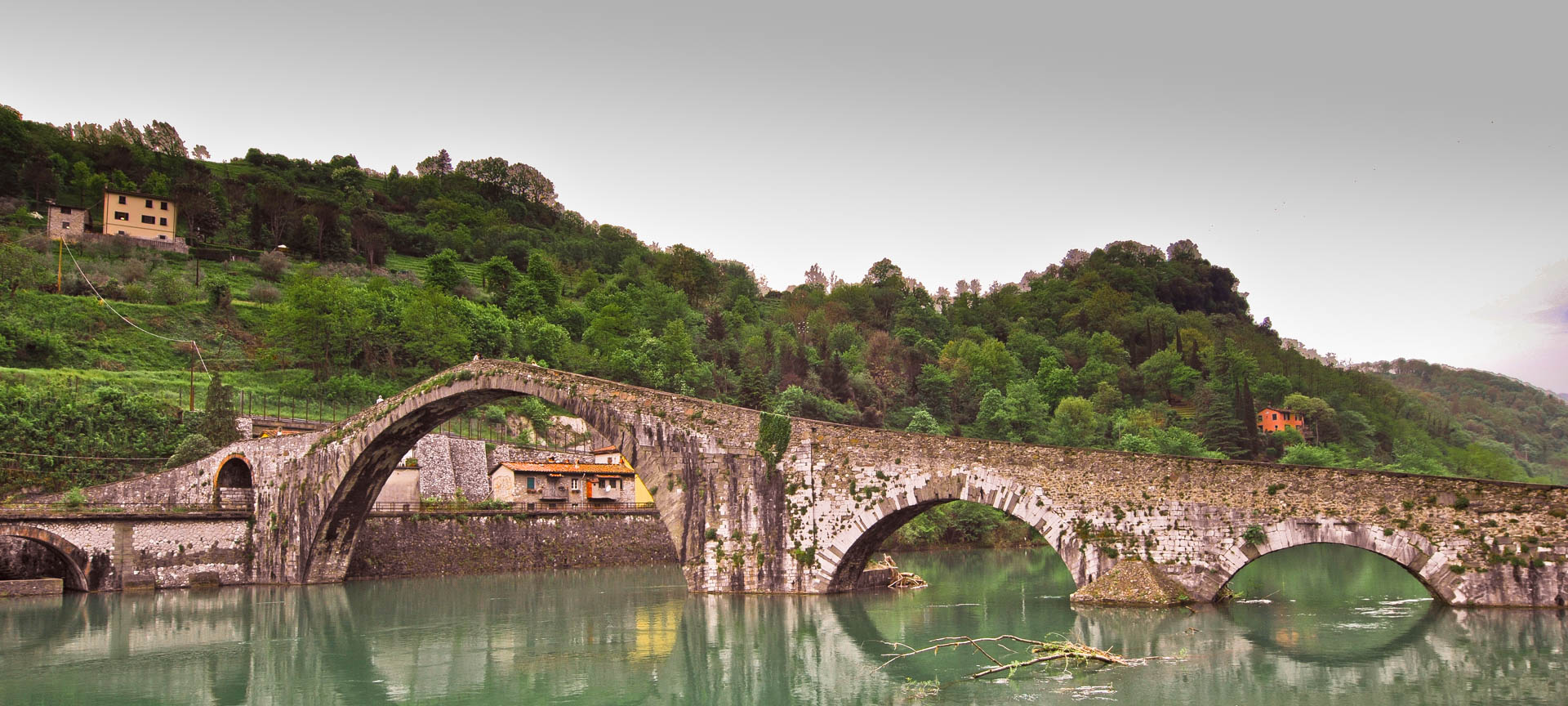 Ponte della Maddalena oder Ponte del Diavolo, Borgo a Mozzano, Toskana, Italien