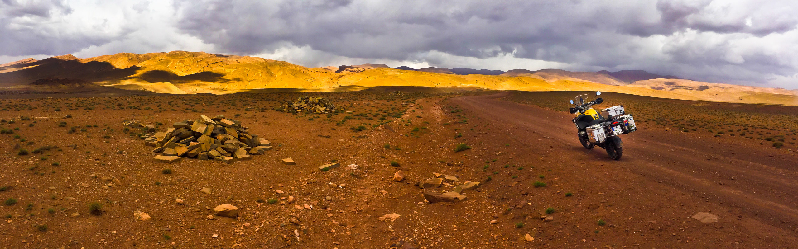 Tamtetoucht, road to M'semrir, Morocco