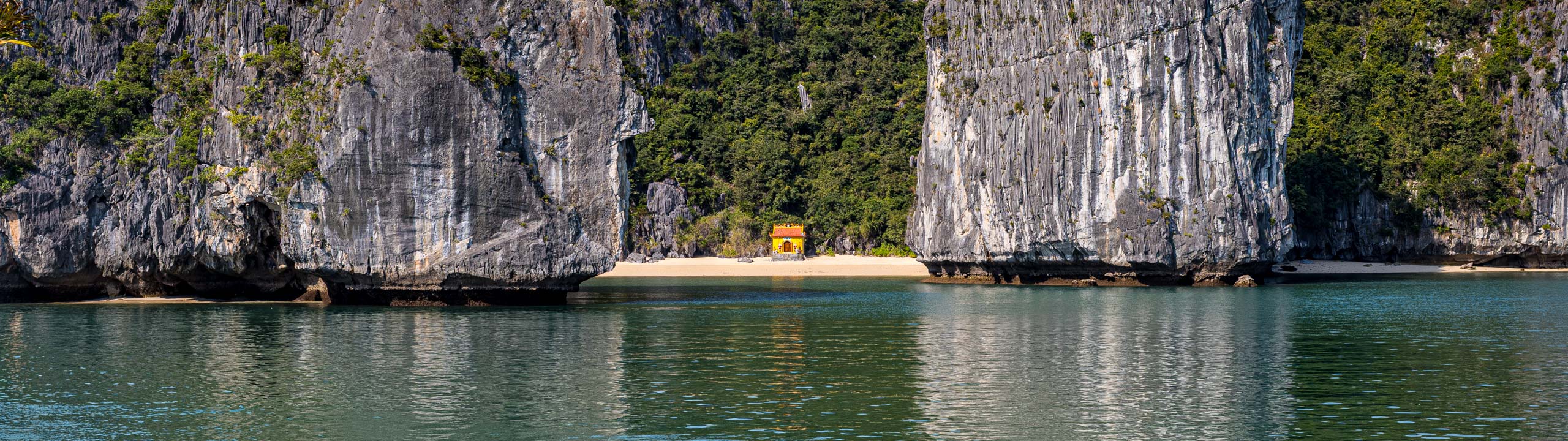 Buddhistischer Tempel bei Hang Động, Vietnam