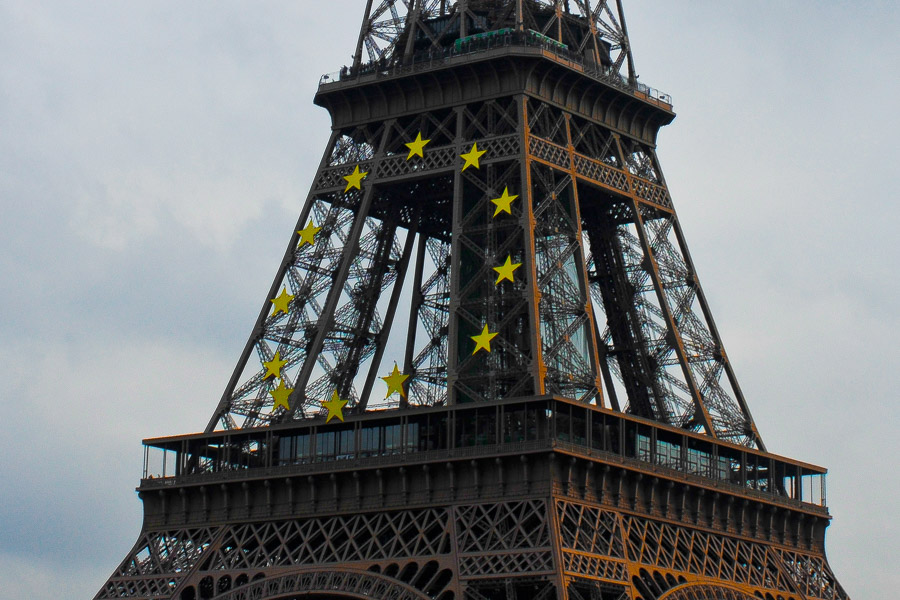 Eiffelturm am Europatag, Paris