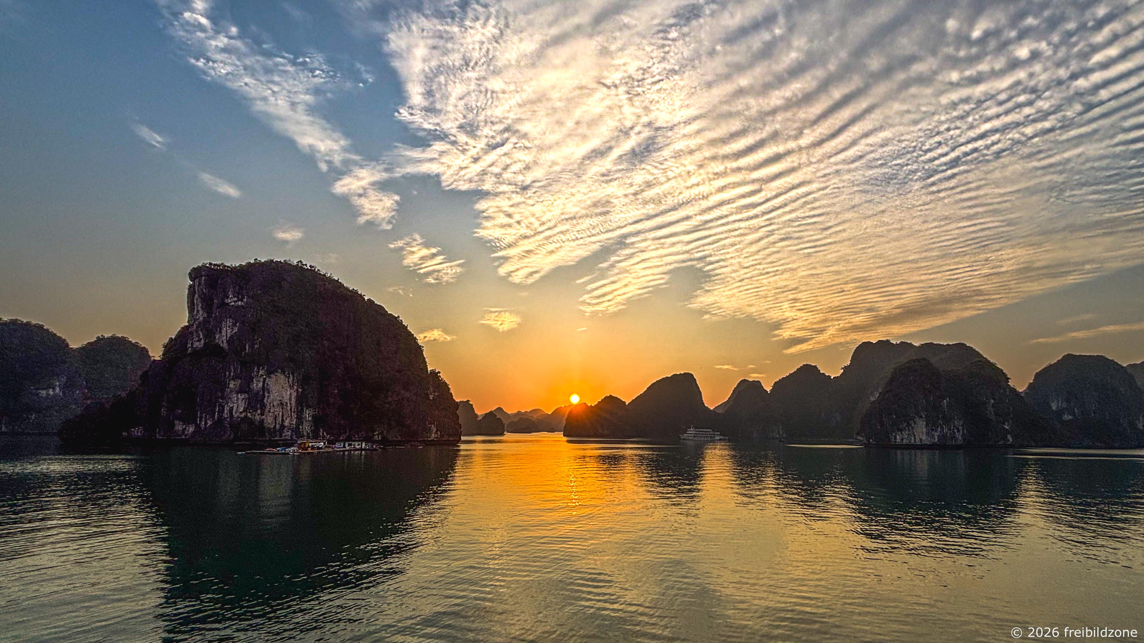 Sonnenuntergang bei Hang Tai Kéo Vịnh Hạ Long, Ha Long Bucht, Vietnam