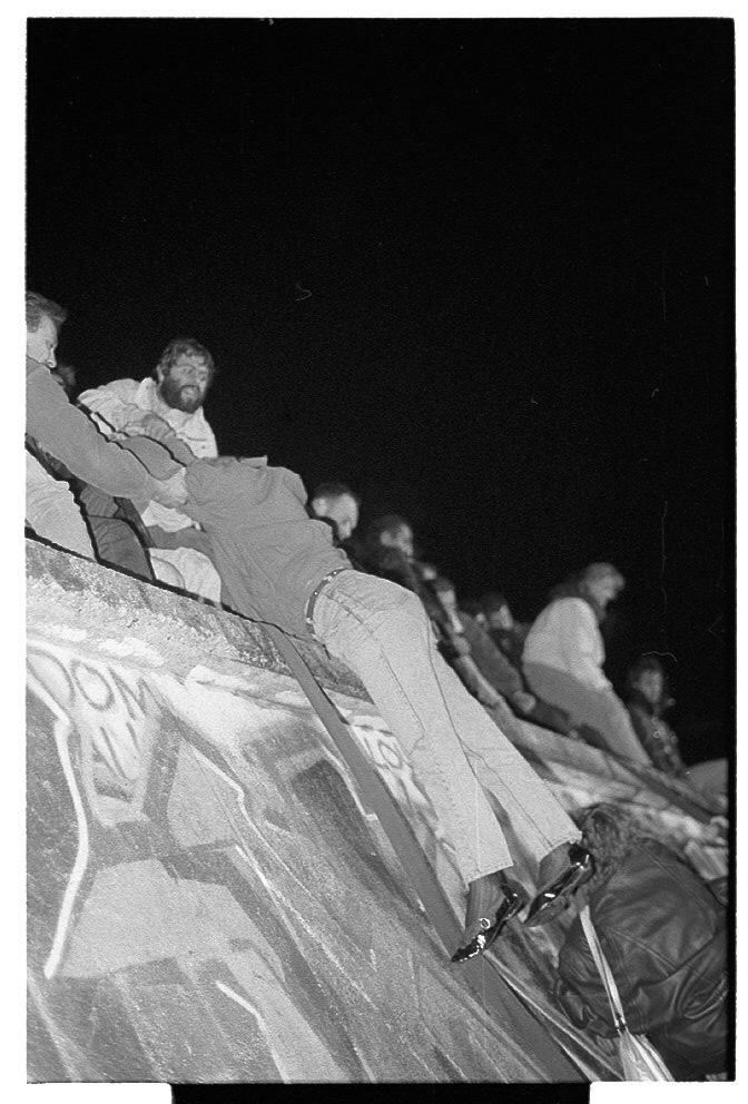 9. November 1989: Am Brandenburger Tor