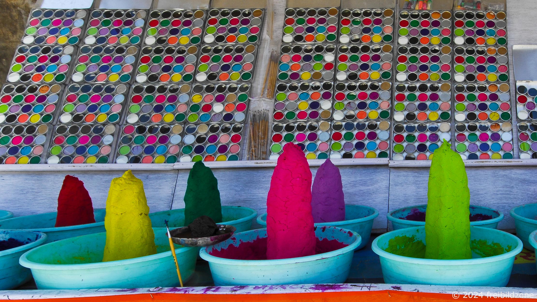Gulal phalli and powder in little jars, Pushkar, Rajasthan, India