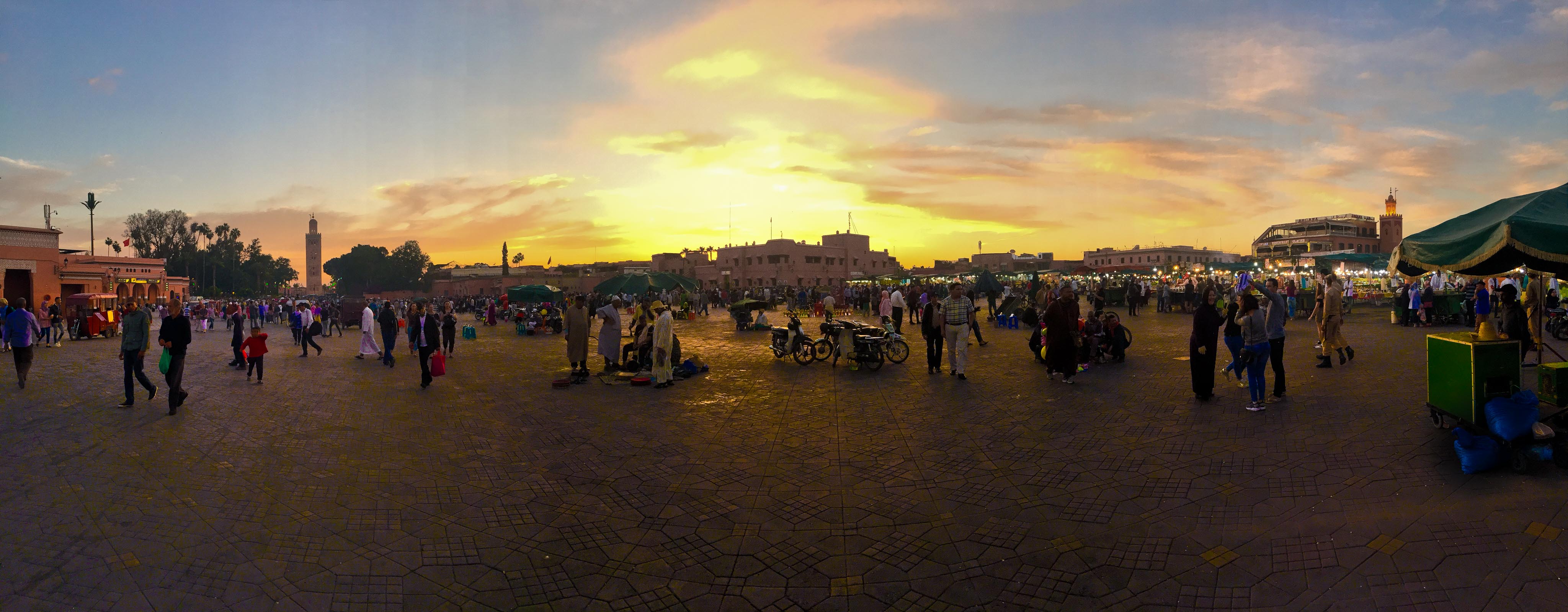 Djemaa el Fna after sunset, Marrakesh, Morocco