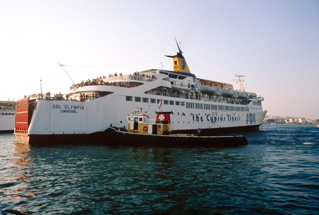 Piräus, Schiff nach Haifa