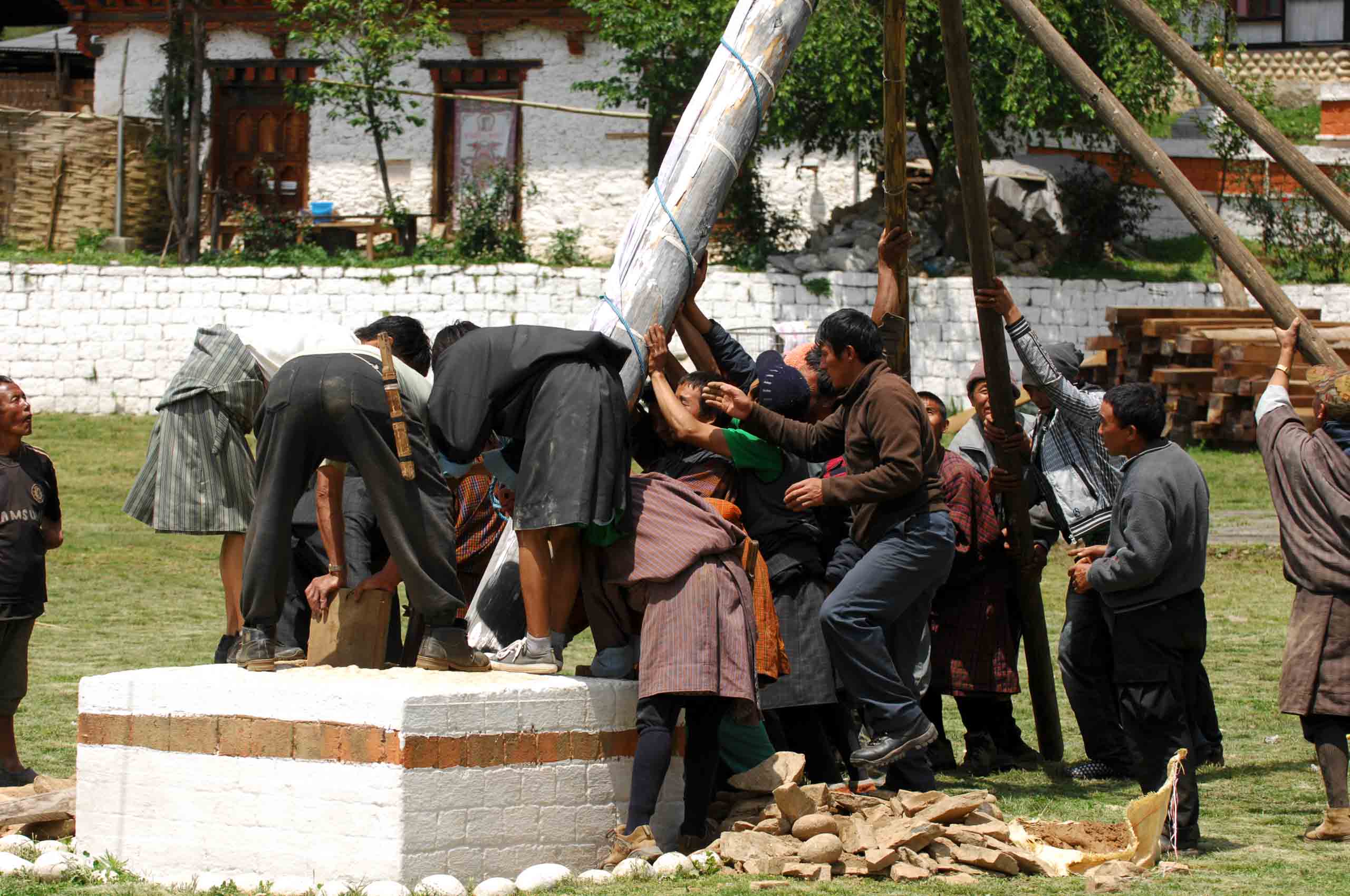 Raising a prayer's flagstaff, Bumthang Dzong