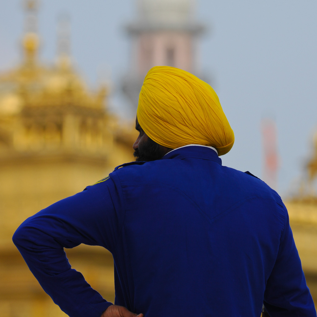 Sikh guardian, Golden temple of Amritsar, Punjab