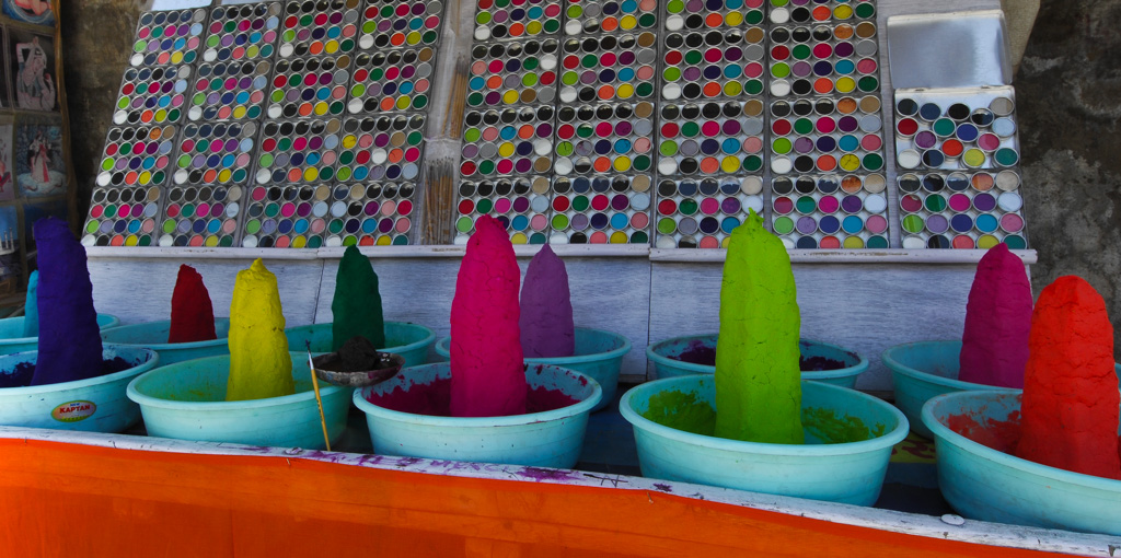 Color phalli and powder in little jars, Pushkar, Rajasthan