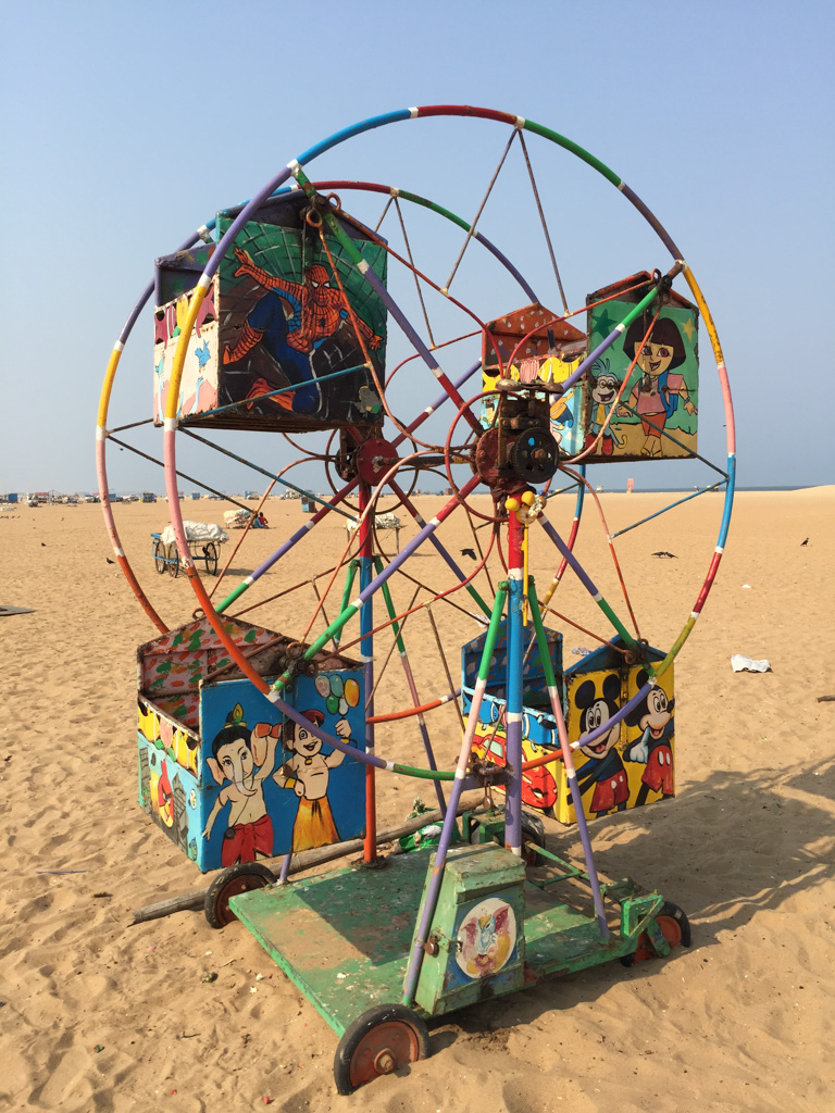 Nice ferries wheel the simple way on Chennai beach, Tamil Nadu