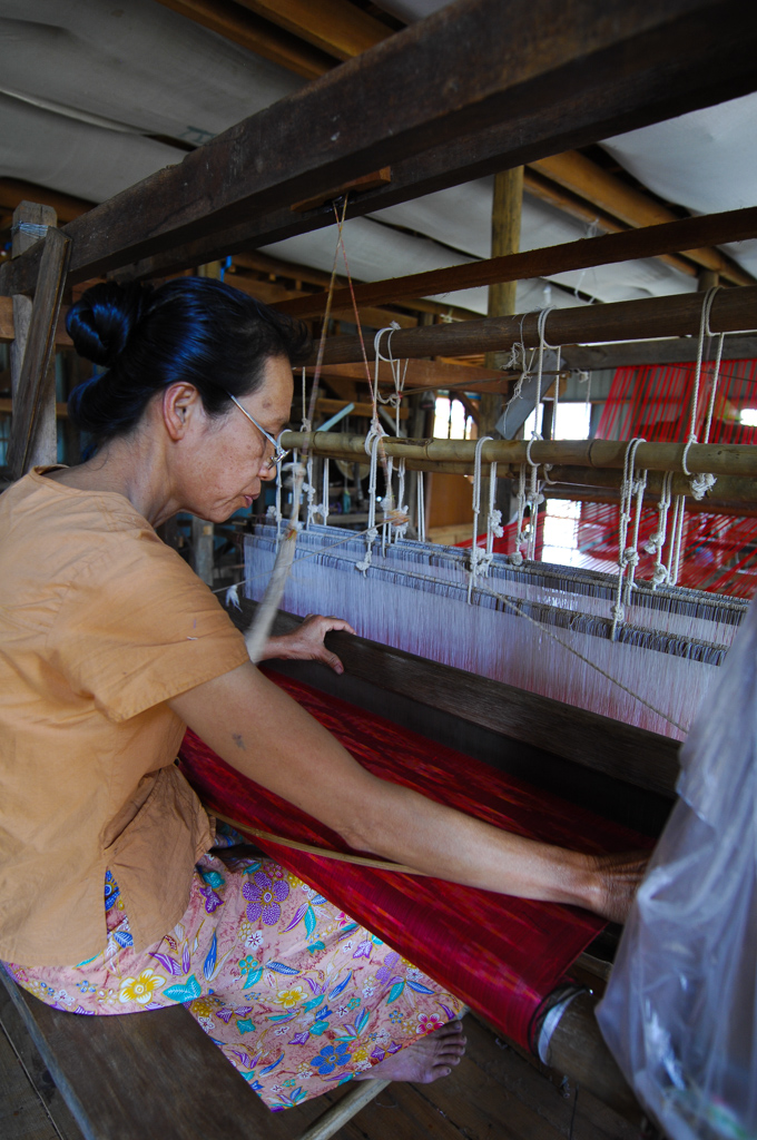 Weaving mill, Inle Lake
