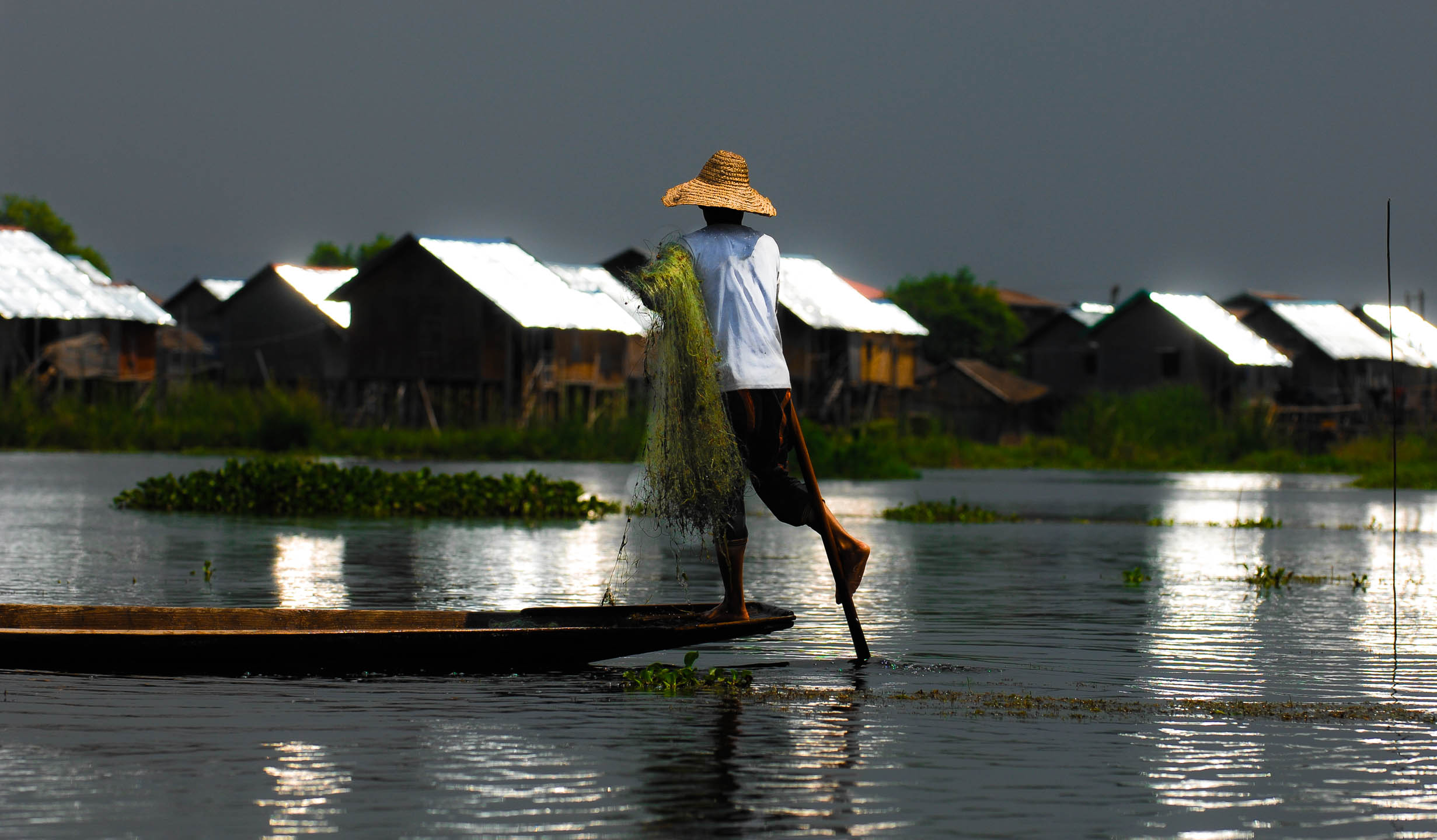 Leg-rowing fishermen, Inle Lake