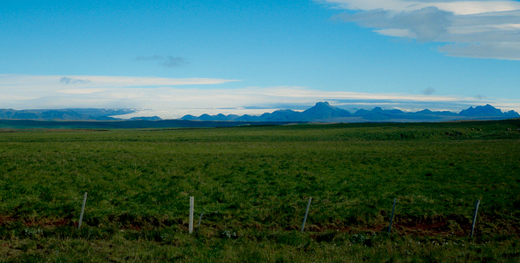 Berge am Snæfellsjökull ['stnaiːfɛlsˌjœkʏtl˳]