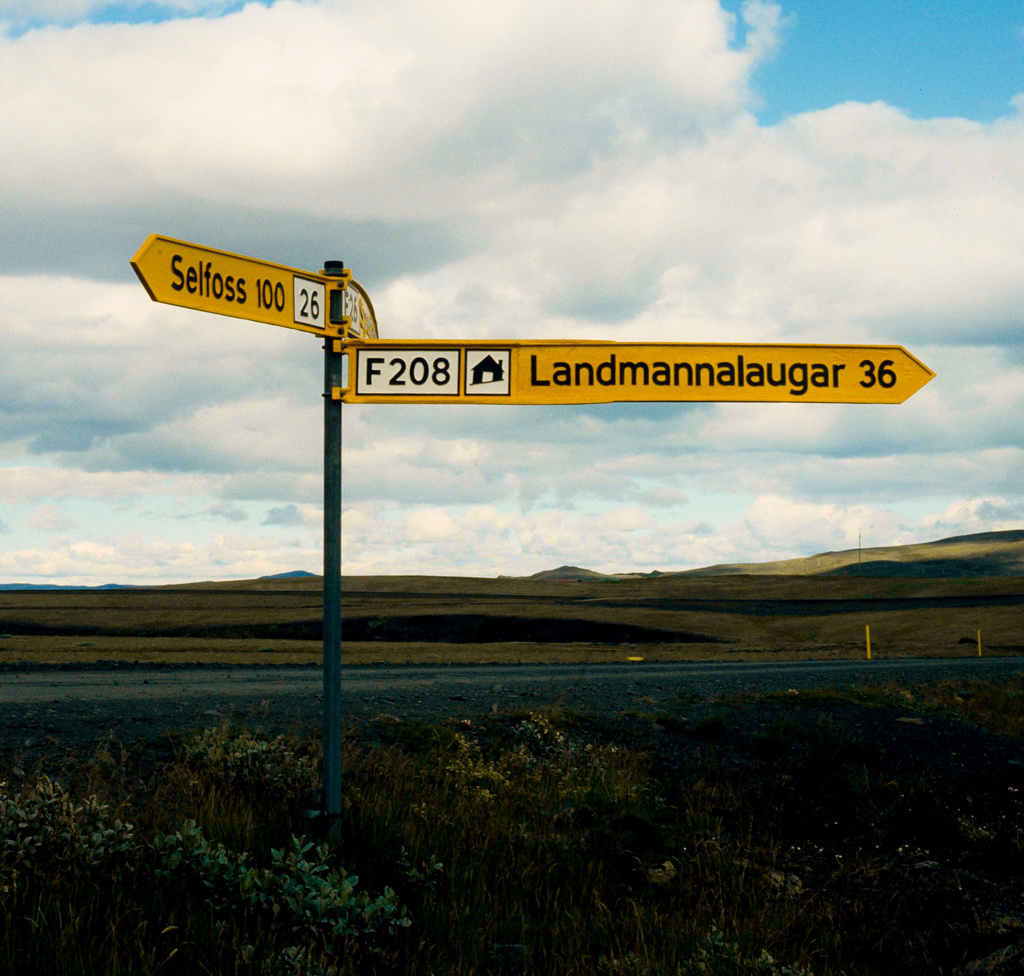 Straßenschild im Hochland