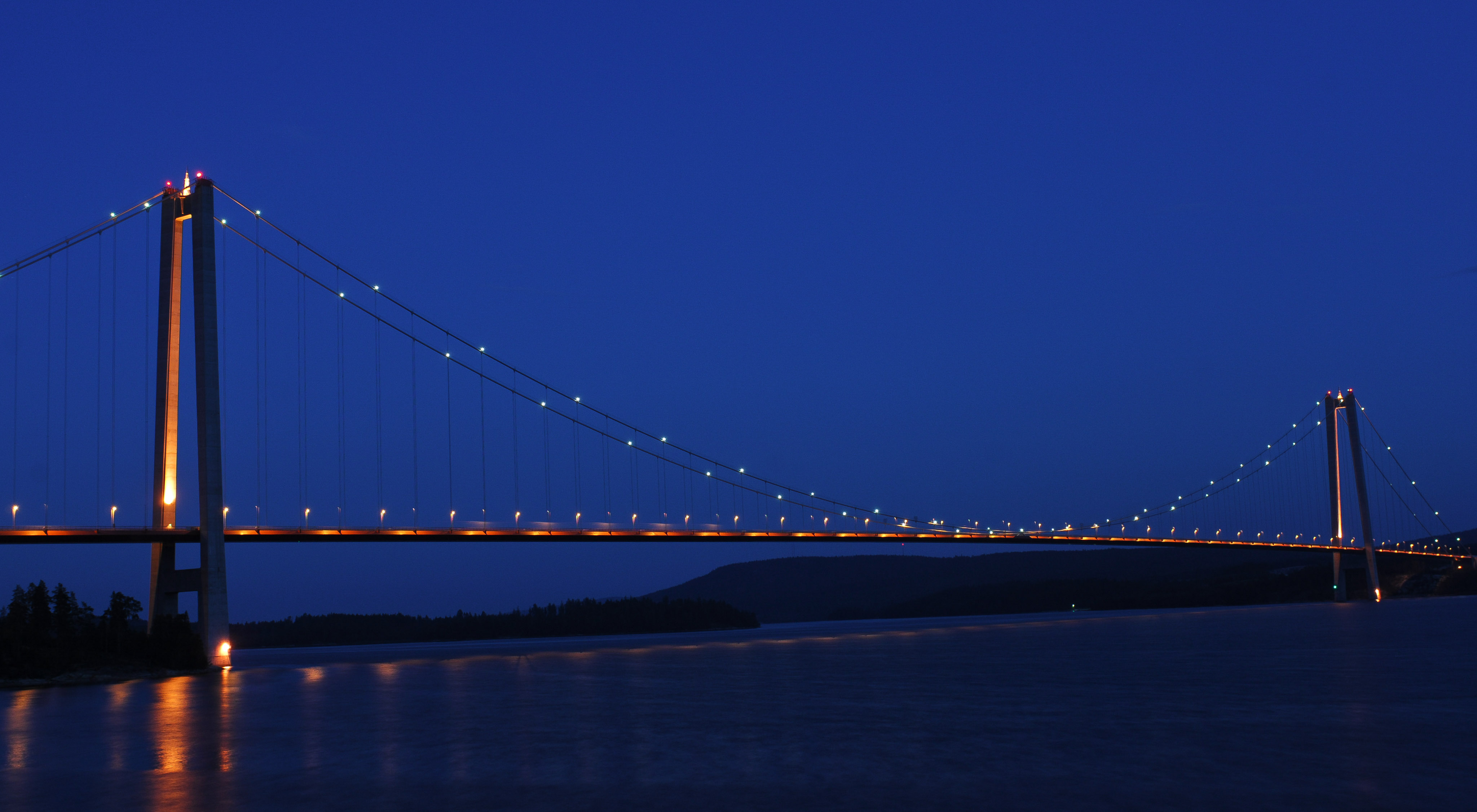 Anreise über die Brücke bei Hornön, Schweden