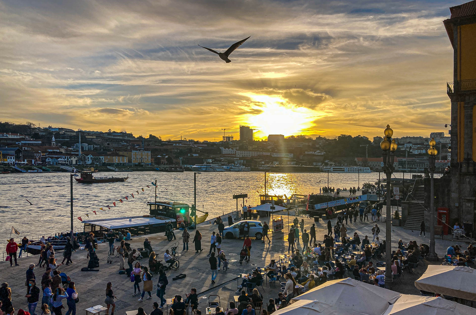 Ribeira am Silvesterabend bei Sonnenuntergang