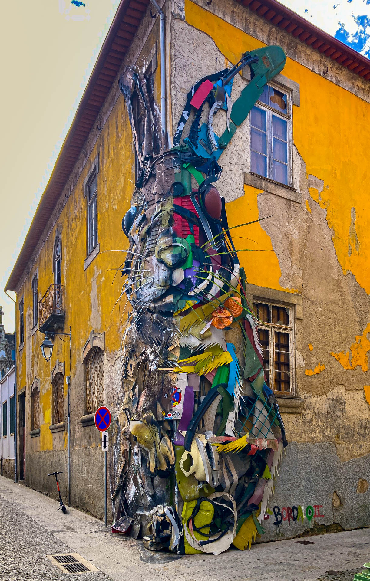 Cais de Gaia, Bordalo II half rabbit