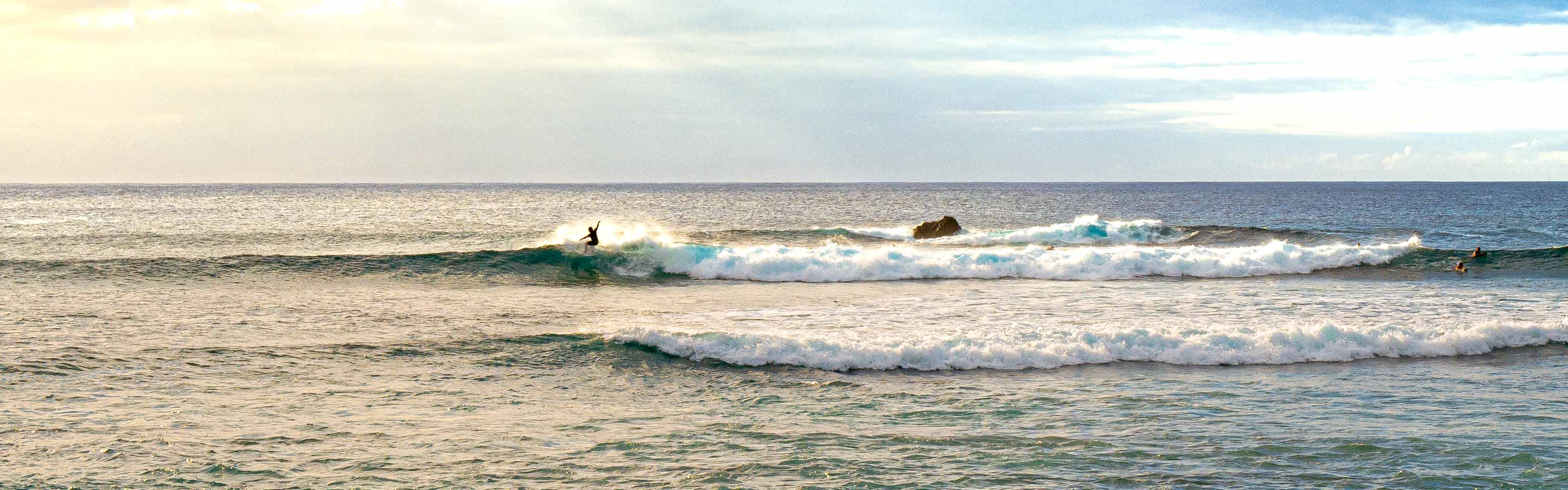 Hanga Roa, Surfing