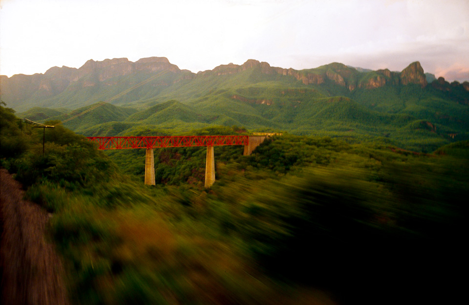 Eisenbahnbrücke des "El Pacifico" Chihuahua - Los Mochis, Mexico