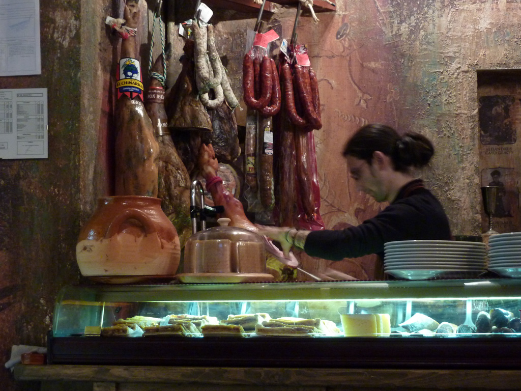 Jamón serrano, Bar de tapas