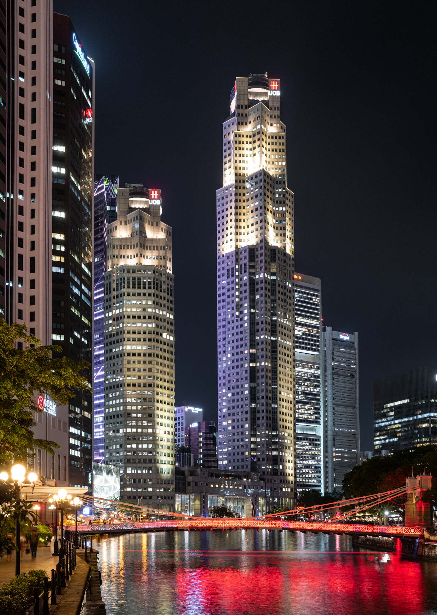 Cavenagh Bridge at Singapore River